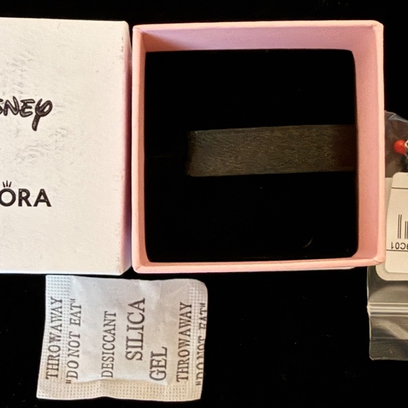 Brand new, never opened. Carl Fredricksen and Ellie Charm by Pandora - Up - Picture 3 of 3